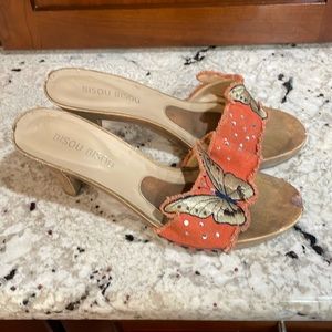 Bisou Bisou embroidered butterfly wood heels
